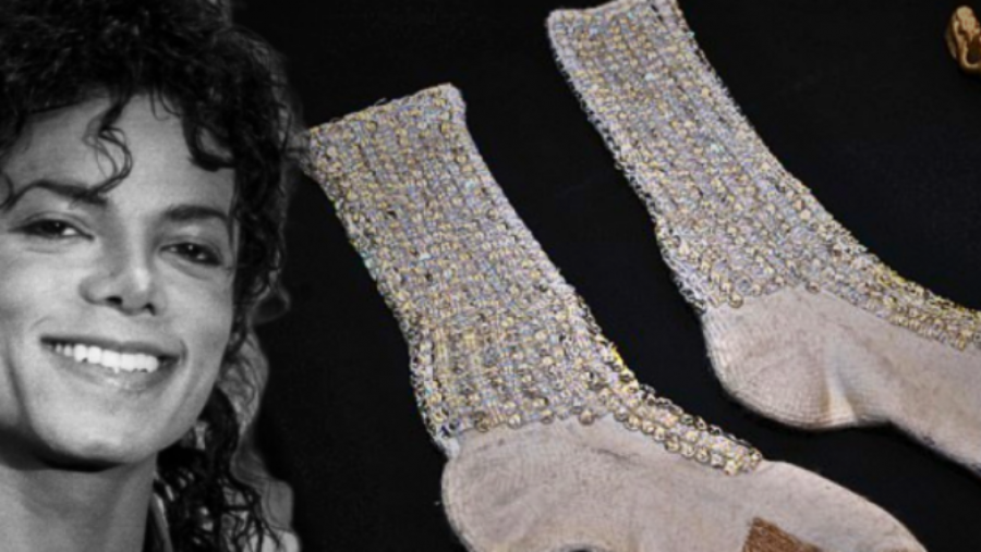 Fansat s’e besojnë, çorapja e Michael Jackson shitet me mijëra euro
