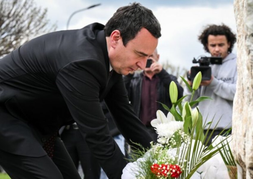 Albin Kurti përkujton masakrën e Deçanit: Kujtimi i martirëve qëndron në themel të lirisë sonë