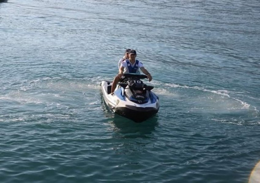 Humbi jetën pranë Shkëmbit të Kavajës/ Turisti u lejua të merrte Jet Ski pa pasur leje drejtimi, arrestohet operatori turistik 