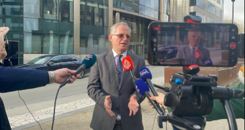 Bislimi: Takimi me Sorensenin ishte planifikuar të ishte trepalësh, ekipi i Serbisë u vonua