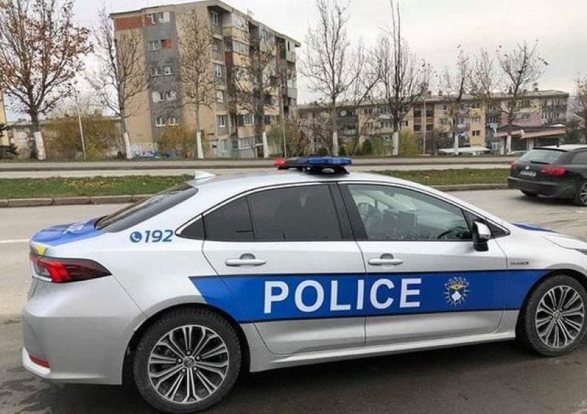 Një burrë gjendet i vdekur në Prishtinë, dyshohet se ra nga kati i tretë i një ndërtese të pabanuar