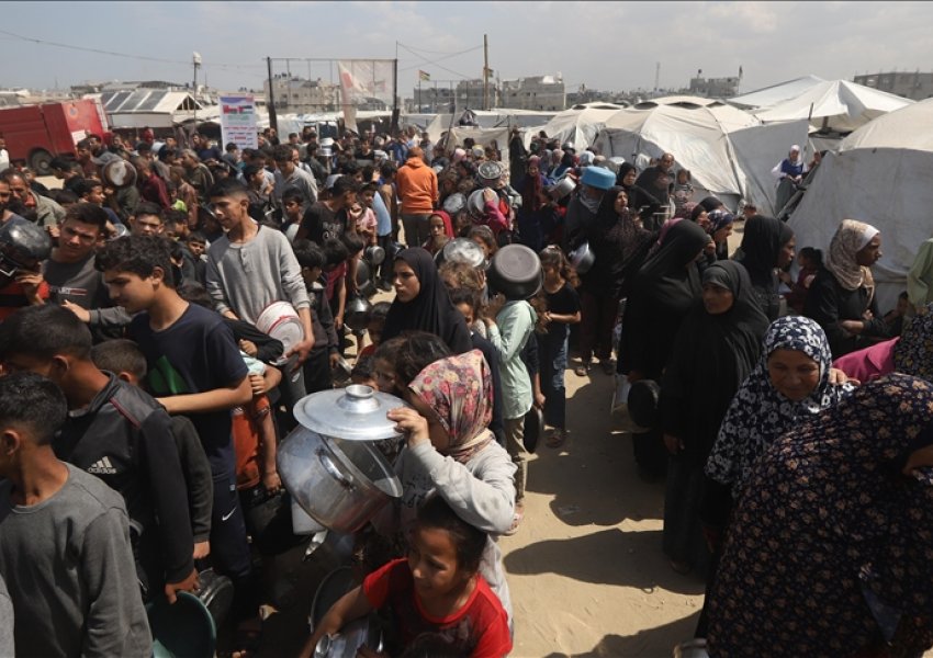 Ushtria izraelite vret 24 palestinezë që prisnin ndihmë në Rafah, plagosen dhjetëra të tjerë