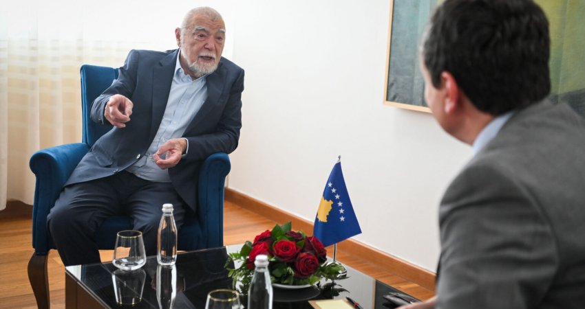 Kurti pret në zyrë ish-presidentin Mesiq: Dha mbështetje të palëkundur për përpjekjen tonë për liri dhe pavarësi