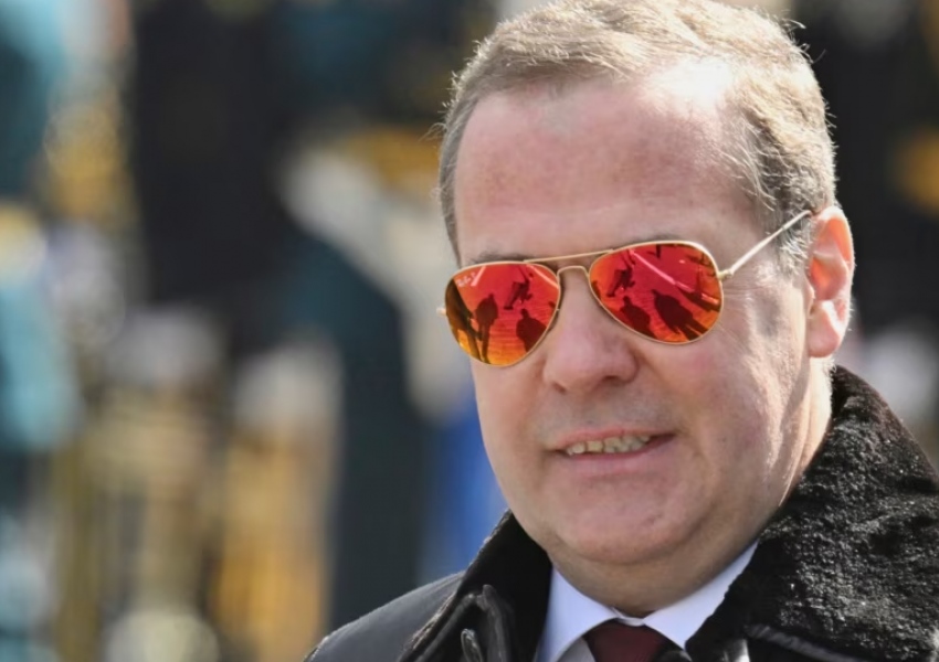 Si u pasurua ish-presidenti rus nga lufta, fondacionet e tij kanë grumbulluar rreth 850 milionë dollarë që nga fillimi i pushtimit