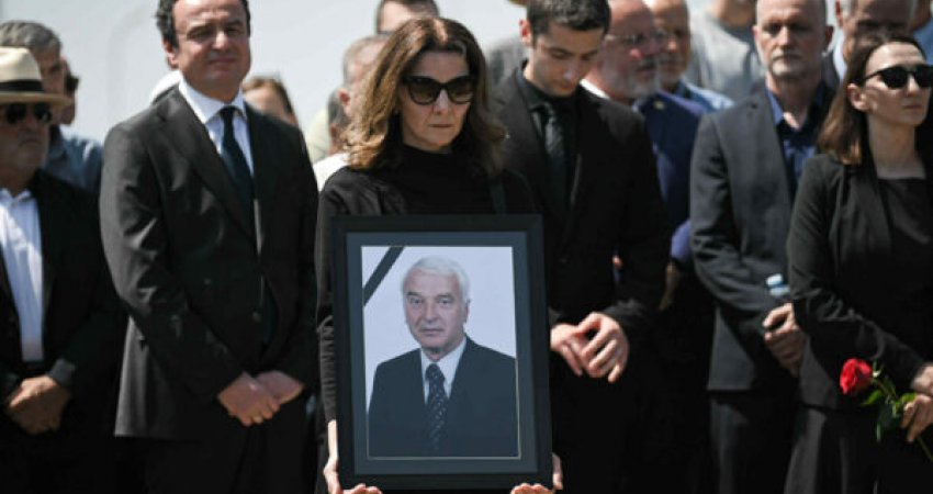 Ia kishte operuar babanë, Kurti tregon kur e takoi për herë të parë Bukoshin: Prindërit e admironin doktor Bujarin