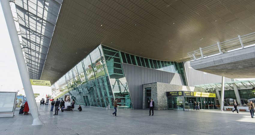 Anulohen fluturimet Tiranë-Tel Aviv, mbyllet edhe ambasada në Tiranë