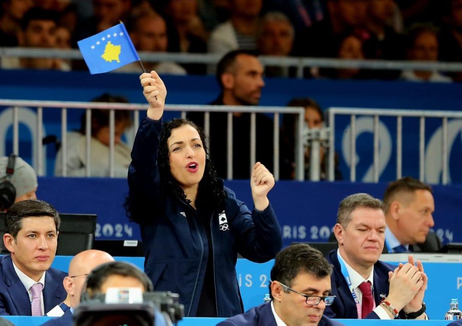 Presidentja e Kosovës uron Laura Fazliun për medaljen në Botërorin e Xhudos: Tregove shpirtin e vajzave tona!