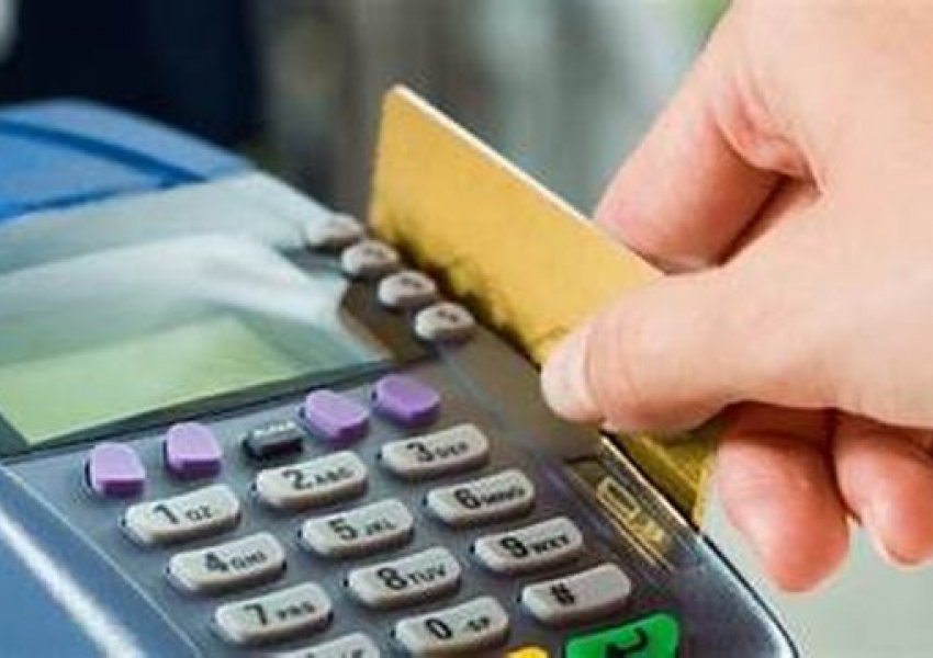 Meshkujt apo femrat? Kush shpenzon më shumë para sipas statistikave