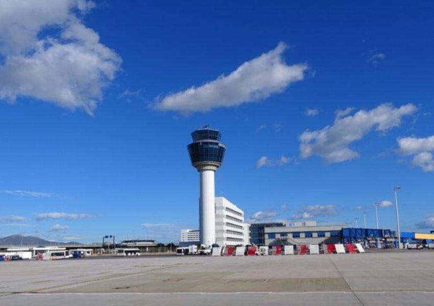 Alarm në Aeroportin e Athinës! Tym në kabinë, avioni airbus me 150 pasagjerë bën ulje emergjente
