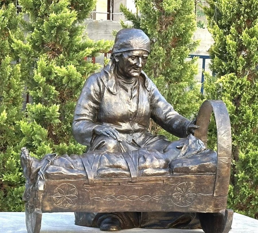 Zbulohet shtatorja e Zahide Jasharit, nënës së heronjve Adem e Hamëz Jashari, simbol i dashurisë dhe lirisë në Skenderaj