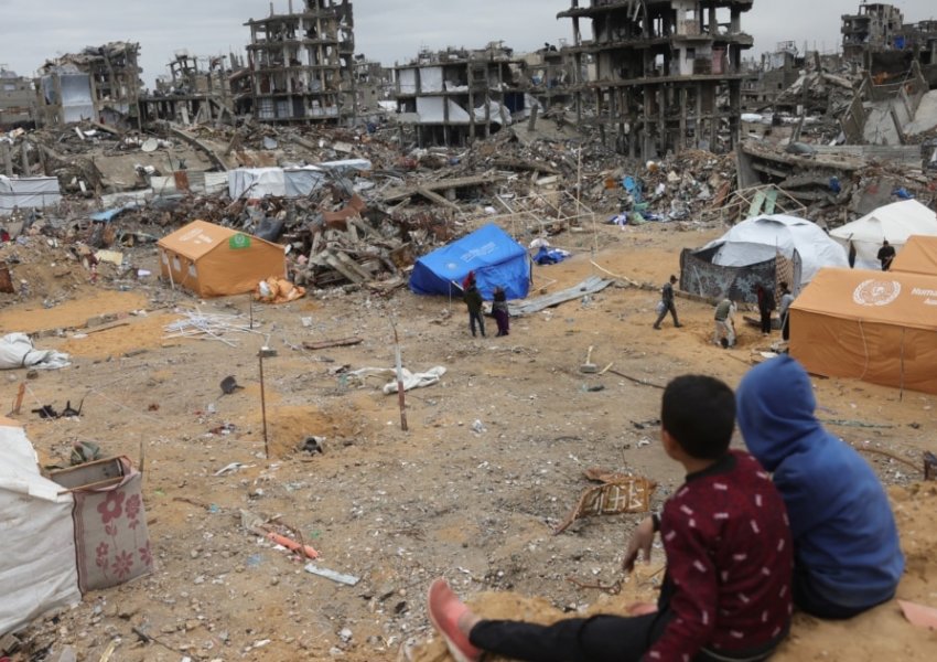 UNICEF: Ka kolapsuar sistemi i ujit, fëmijët do të vdesin nga etja në Gazë