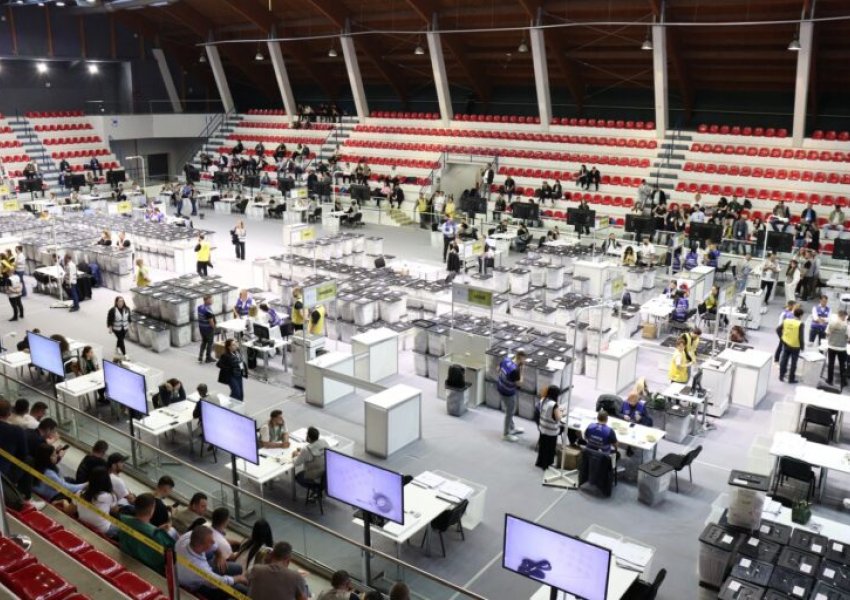 Vijon sot procesi i rinumërimit të votave të 11 majit për Tiranën, KQZ: Deri tani janë hapur 355 kuti. PD 177 vota të pavlefshme, PS 170