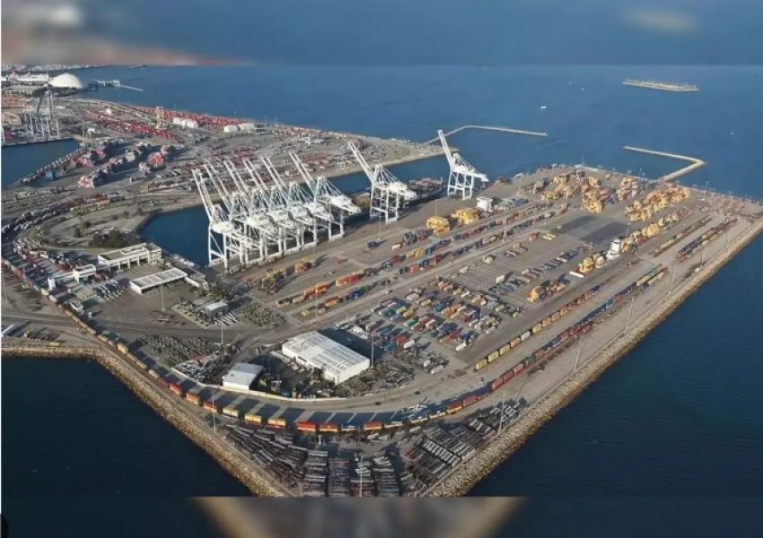 Izraeli sulmon anijet luftarake në portin Bandar Abbas