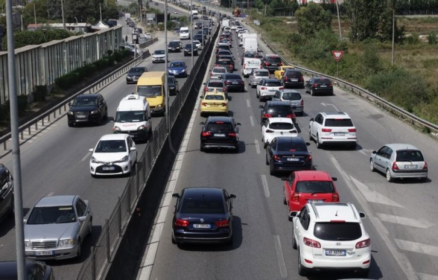 Turizëm në trafik, kur rrugët zhbëjnë 'suksesin'