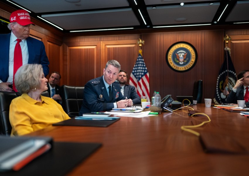 FOTO/ Brenda dhomës sekrete ku Trump dha urdhrin për të nisur sulmet ndaj 3 objekteve bërthamore të Iranit