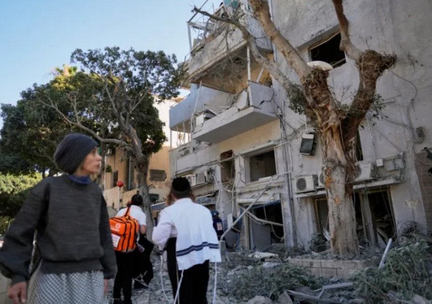 Irani lëshon raketa balistike drejt Izraelit, sirena alarmi në Tel Aviv   