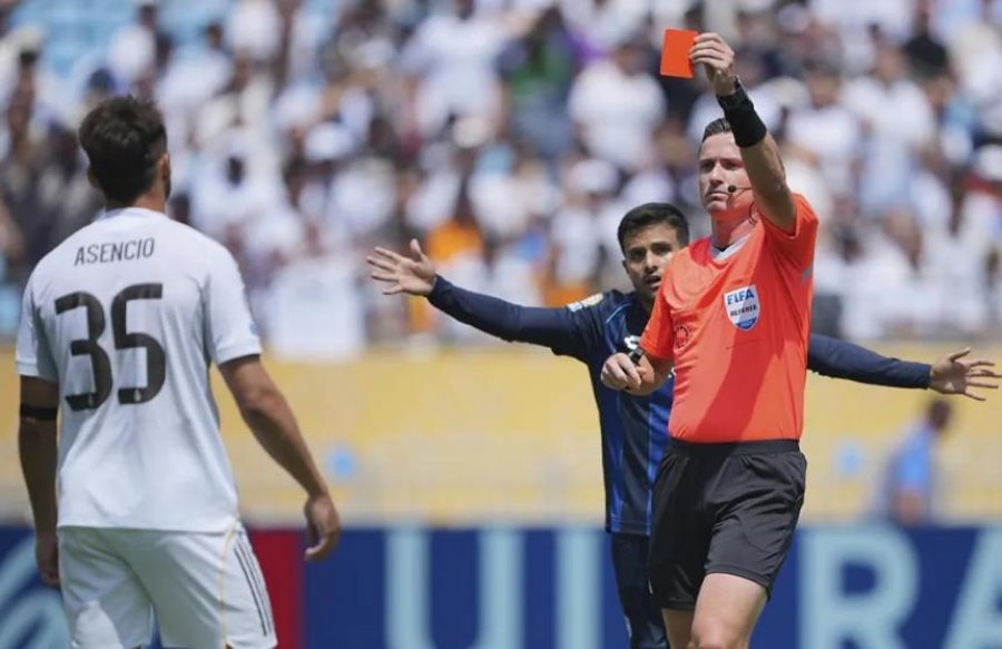 VIDEO/ Gabim trashanik i Raúl Asencios, Reali mbetet me 10 lojtarë përballë Pachuca-s