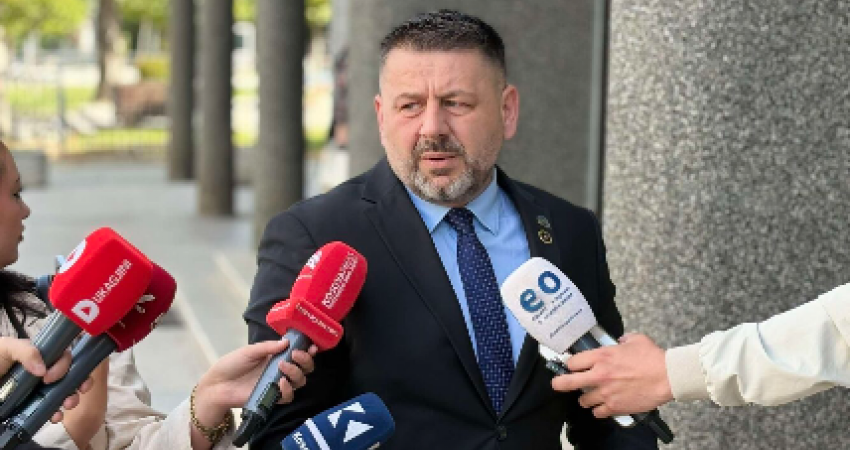 Berisha: “Liderët politikë janë mësu me i kap për krahu, me iu kallxu çka me ba”