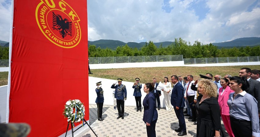 Shpifje e kulluar! – Presidenca përplaset me akuzat për heqjen e flamurit të UÇK-së