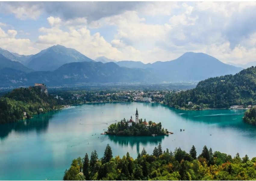 Sllovenia po lançon një vizë dixhitale për nomadët. Ja kush është i kualifikuar dhe si të aplikojë
