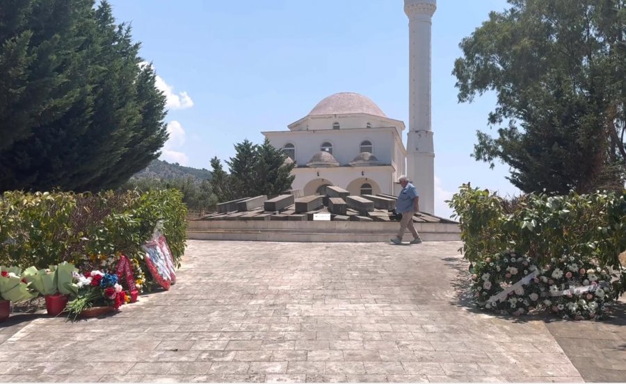 81-vjetori i gjenocidit ndaj çamëve/ Rrëfimi i 90-vjeçarit i ardhur nga SHBA: Burrat i vranë me thikë, grave u morën vathë e unaza