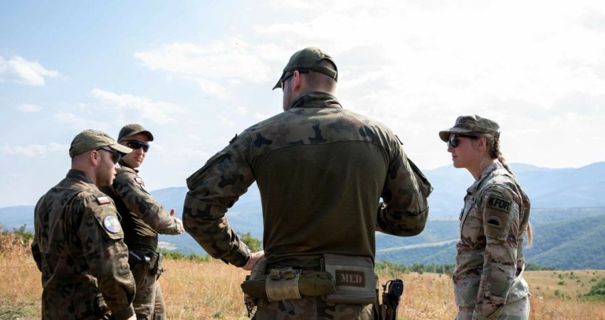 Ushtarët polakë të KFOR-it patrullojnë në veri