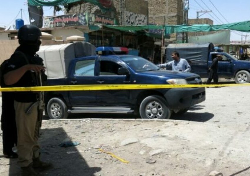 Sulm vetëvrasës në Pakistan, vriten 16 ushtarë dhe 29 të plagosur