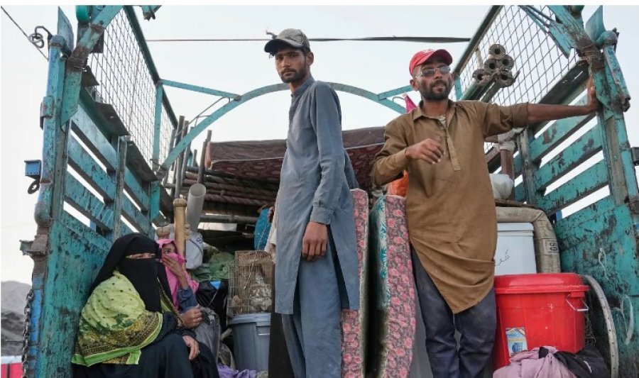Pakistani do të shqyrtojë zgjatjen e afatit për largimin e refugjatëve afganë që përballen me deportim masiv