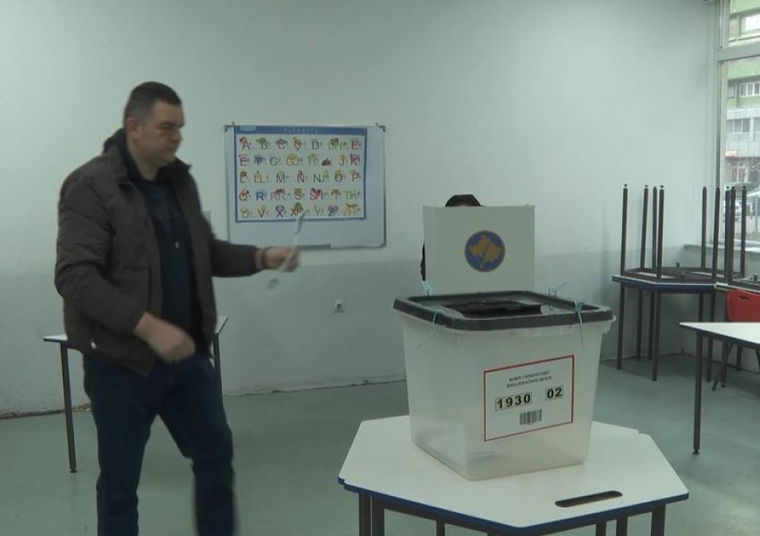 Politika e Kosovës nën presion, ndërkombëtarët duan qeveri me shumicë të konsiderueshme