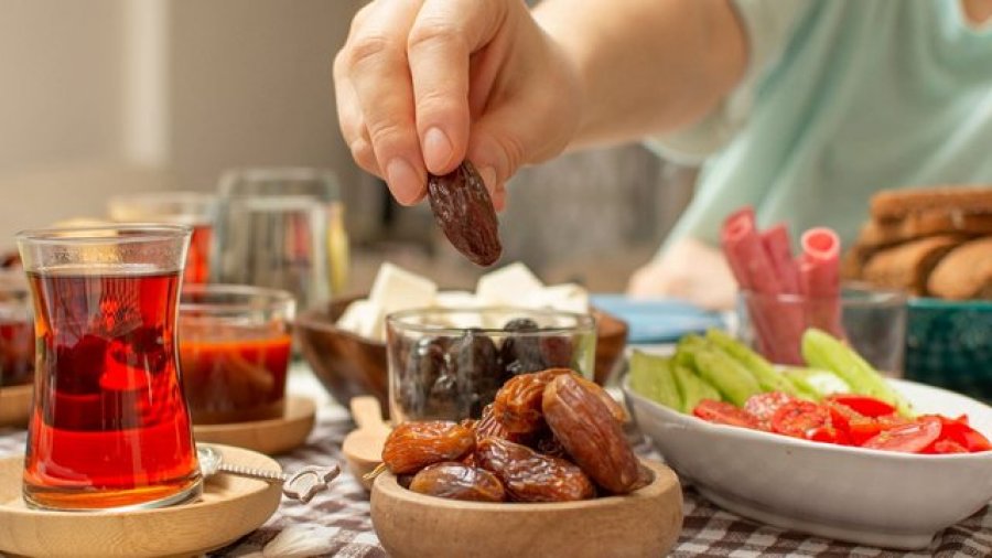 Iftaret dhe syfyret gjatë muajit të Ramazanit, këto këshilla do t’ju ndihmojnë të ushqeheni siç duhet