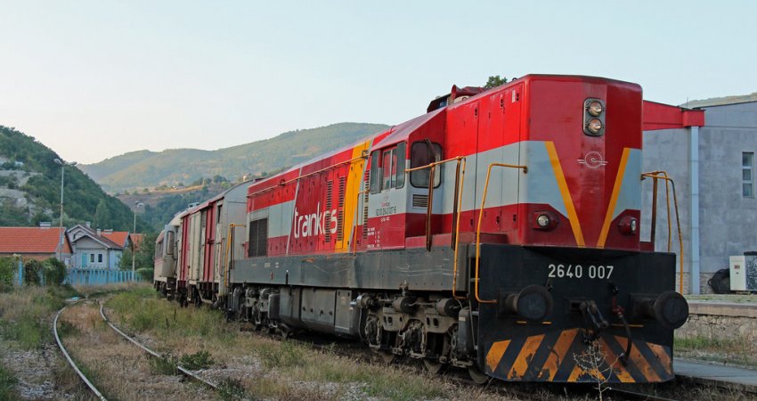 “Trainkos” reagon për largimin nga puna të një punëtori pas 42 vitesh: Refuzoi nënshkrimin e kontratës së re