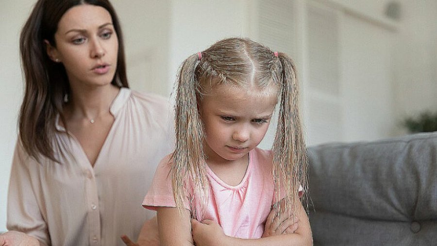 Zbuloni pse fëmijët tuaj janë të fshehtë dhe refuzojnë të ndajnë informacione nga jeta e tyre