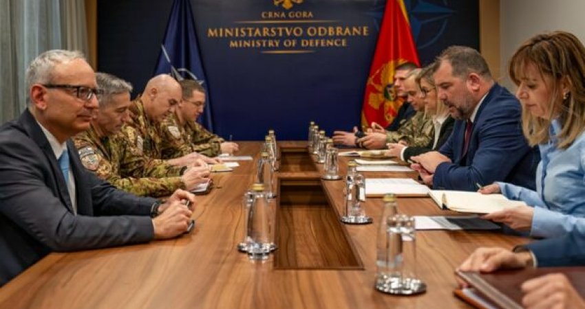 Komandanti i KFOR-it në Podgoricë, me zyrtarët atje diskuton për sigurinë në Kosovë