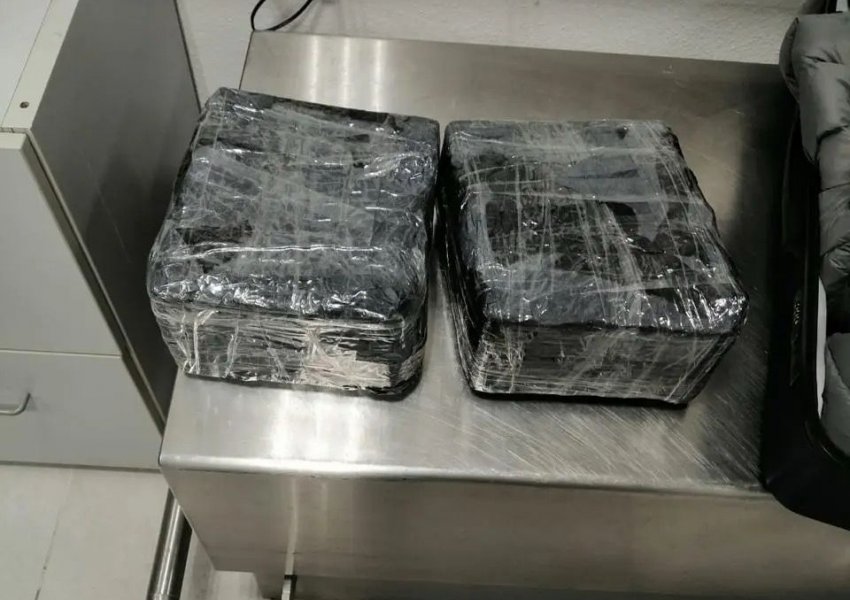 EMRI/ 17 kg kokainë nga Amerika Latine, i riu nga Konispoli kapet pranë aeroportit të Athinës