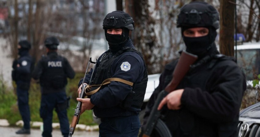 NJSI dhe K-9 intervenojnë një rast në Prishtinë: Një i arrestuar, konfiskohen armë dhe municion