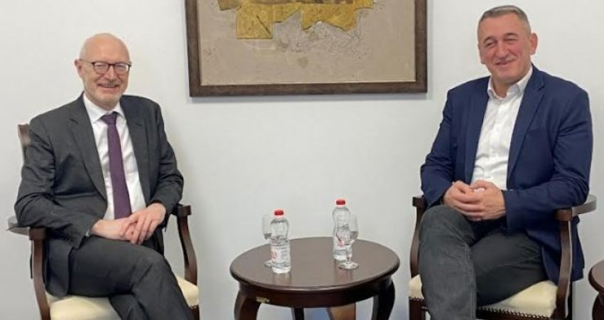 Ambasadori francez dhe Rashiq diskutojnë për nevojën e formimit të një qeverie stabile