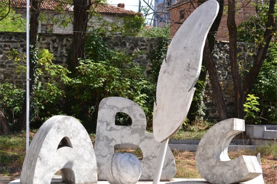 Sot festohet 7 Marsi, Dita e Mësuesit