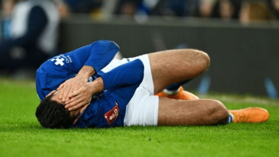 Vijon të mbajë pezull kombëtaren, flet tekniku i Everton: Ja kur mund të rikthehet Broja