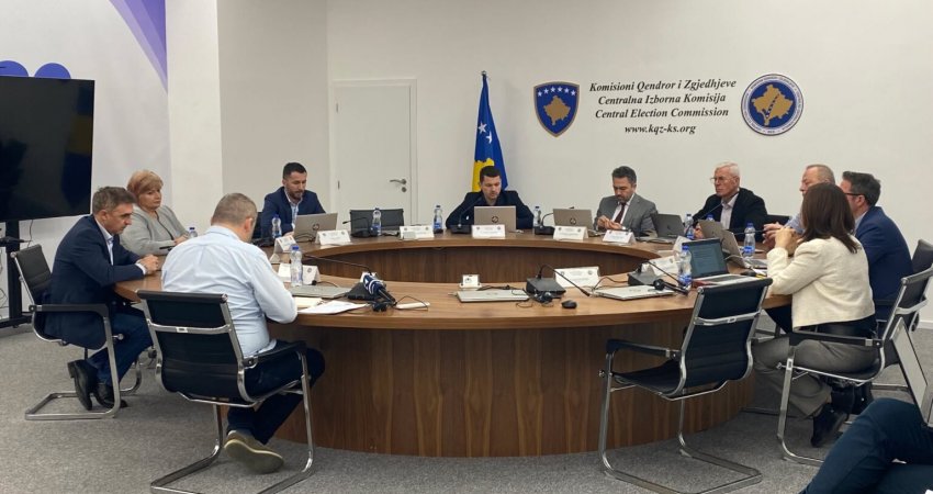 Flet drejtori i Sekretariatit të KQZ-së pasi VV tha se PZAP ndërroi afatet që t’i ikë vendimit për rivotimin me postë