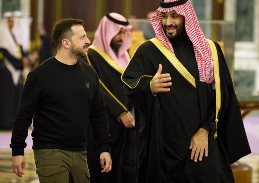 Zelenski mbërrin në Arabinë Saudite, nuk do të jetë i pranishëm në tryezën i bisedimeve
