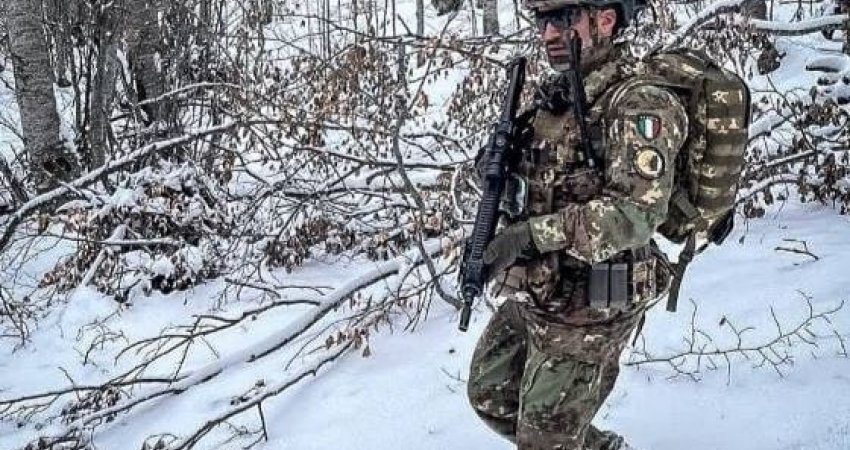 Ushtarët italianë patrullojnë përgjatë kufijve të Kosovës