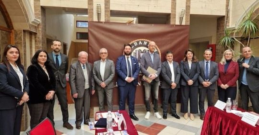 Mungojnë 6000 infermierë në Piemonte, Italia e gjen zgjidhjen në Shqipëri
