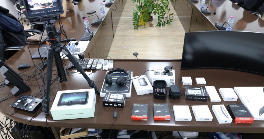Policia e Kosovës merr pajisje elektronike nga Qeveria britanike