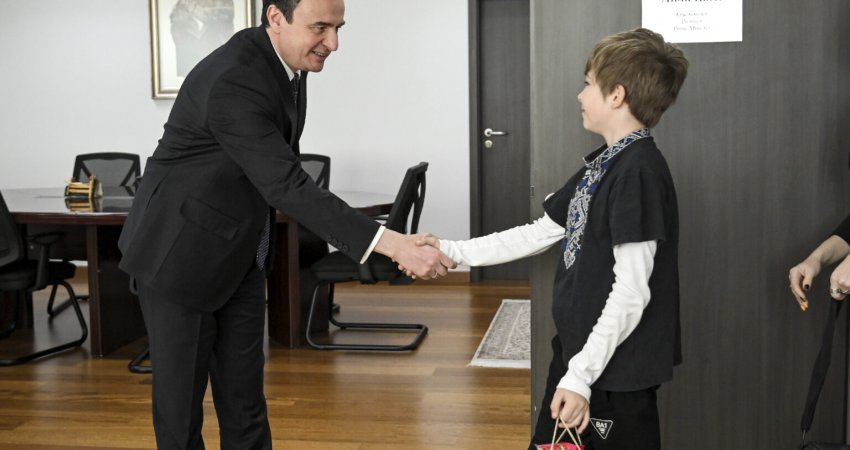 Kurti takon djalin e gazetares ukrainase që vdiq dy muaj më parë në Kosovë