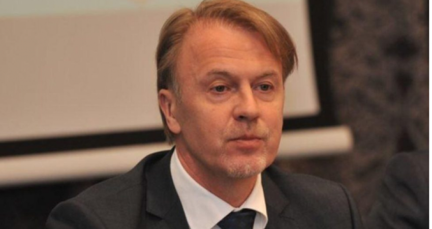 Shefi i Zyrës së BE-së i kërkon Kosovës “angazhim konstruktiv” në dialog me Serbinë