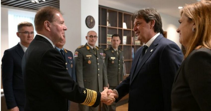 Serbia ankohet pse anëtarë të NATO-s po e armatosin Ushtrinë e Kosovës