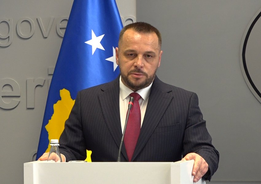 Maqedonci: Nuk pajtohemi me kufizimet për FSK-në, por do ta respektojmë zotimin për veri