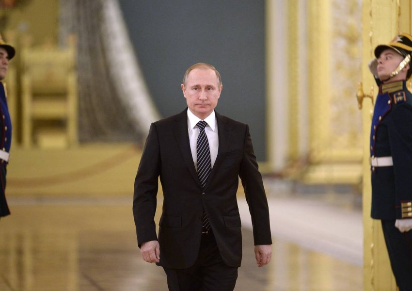‘Herët a vonë Putin duhet të ulet në tryezën e bisedimeve për paqe, duhet të ndalojë sulmet ushtarake’, thotë Stramer