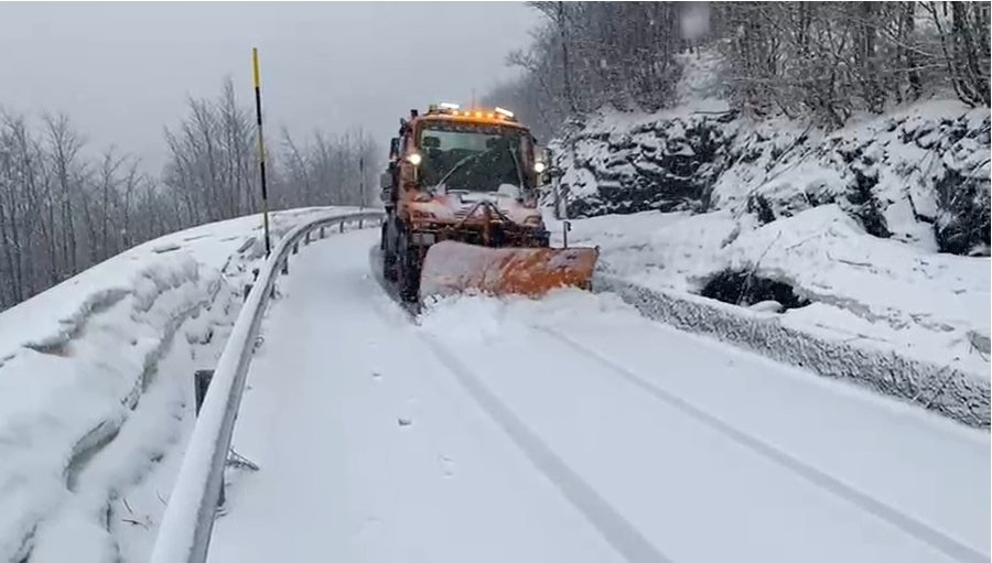Pas ditëve të verës, rikthehen reshjet e borës