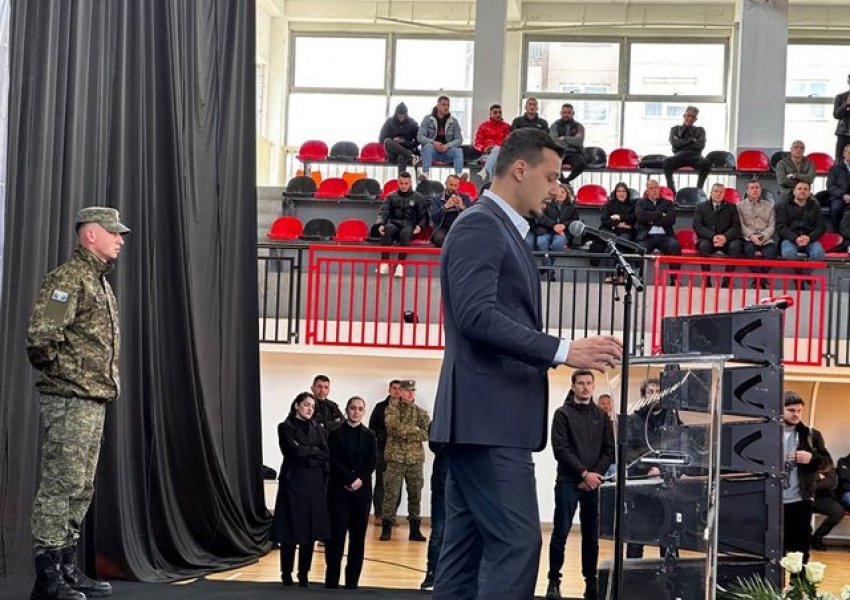 Djali i Hashim Thaçit: Prej muajsh priste që babi të hapte derën e spitalit. Sot, nuk e lanë t’i hidhte një grusht dhê gjyshit!